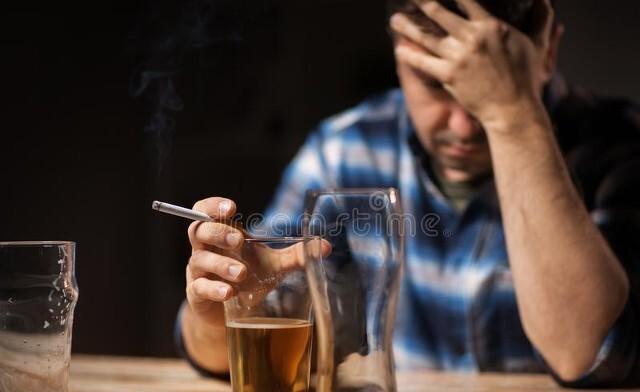 饮酒为何会加速衰老

我们不得不提的是酒精对肝脏的影响。许多人知道，肝脏是我们身