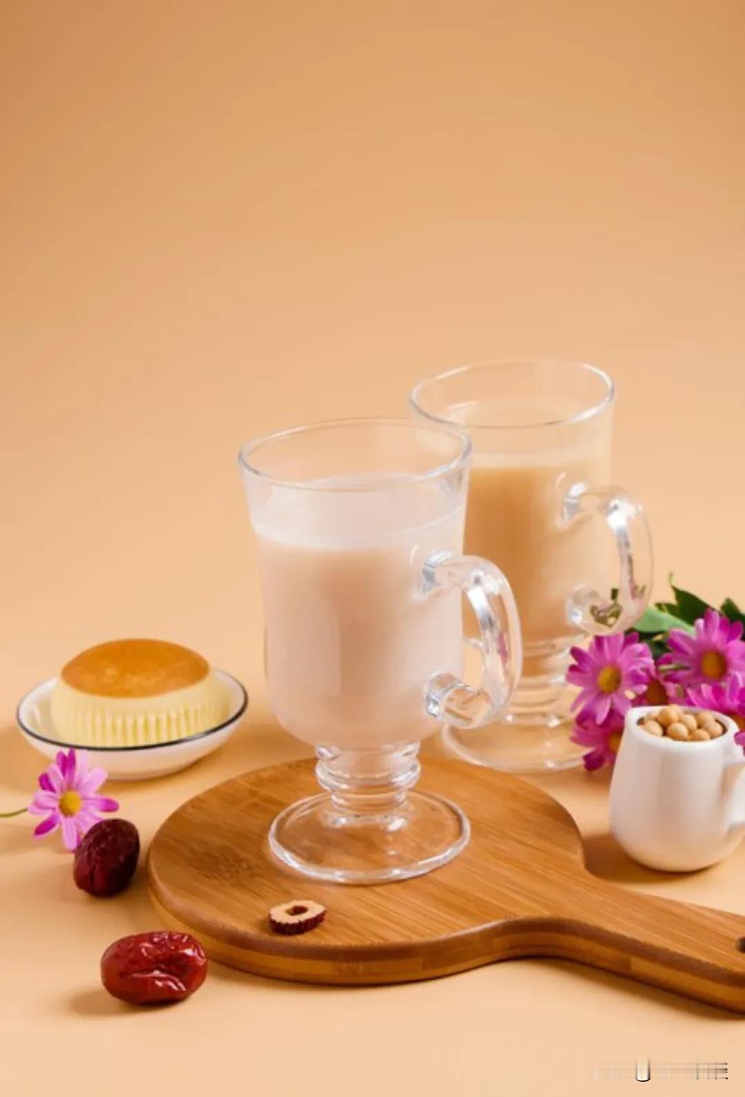 昨天，我的一位朋友休息，没有上班。

她约我去奶茶店坐一会儿，和我聊聊最近的生活