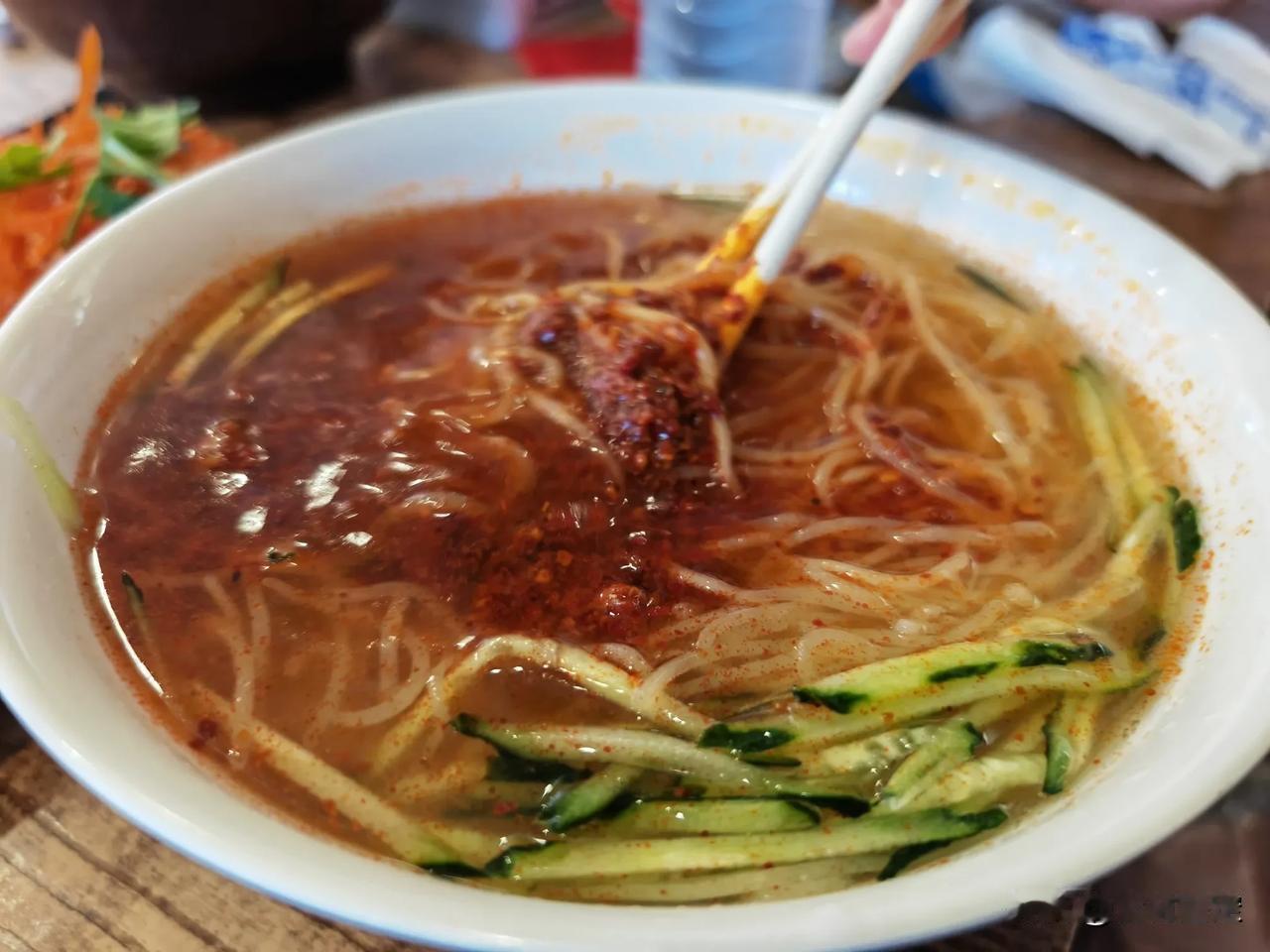 后悔了，以后再也不来了。
开车几十公里，到苏家屯吃冷面，12元一碗的冷面，只有几