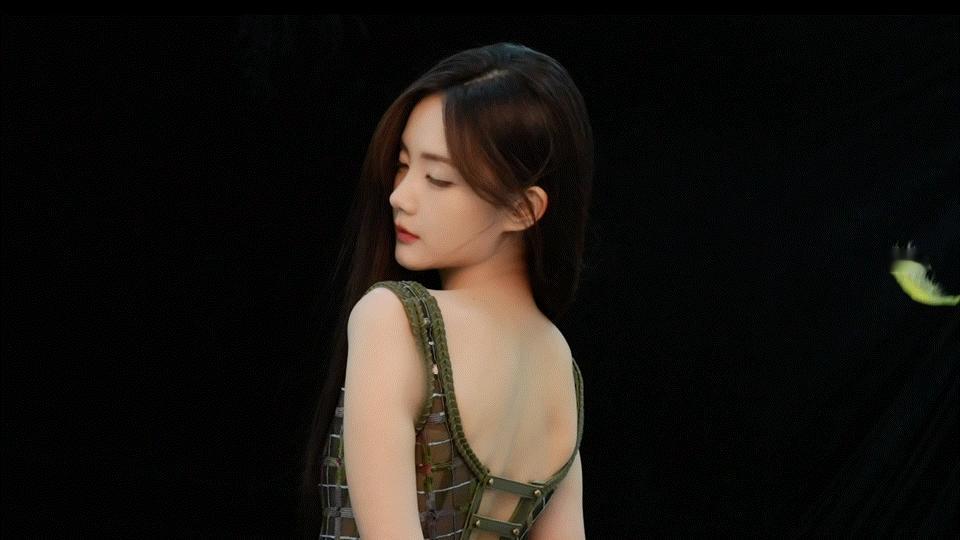 #李一桐竹子精##李一桐竹子精造型#不得不说，李一桐的竹子精造型充满了魅力与神秘