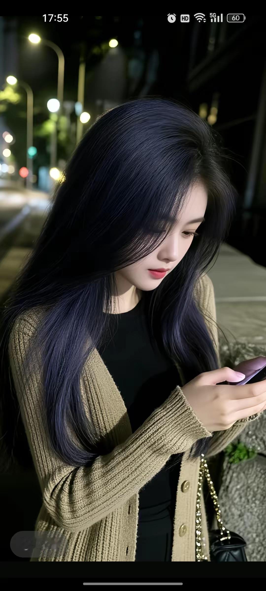 夜晚街头的沉思，手机里的世界，心事重重