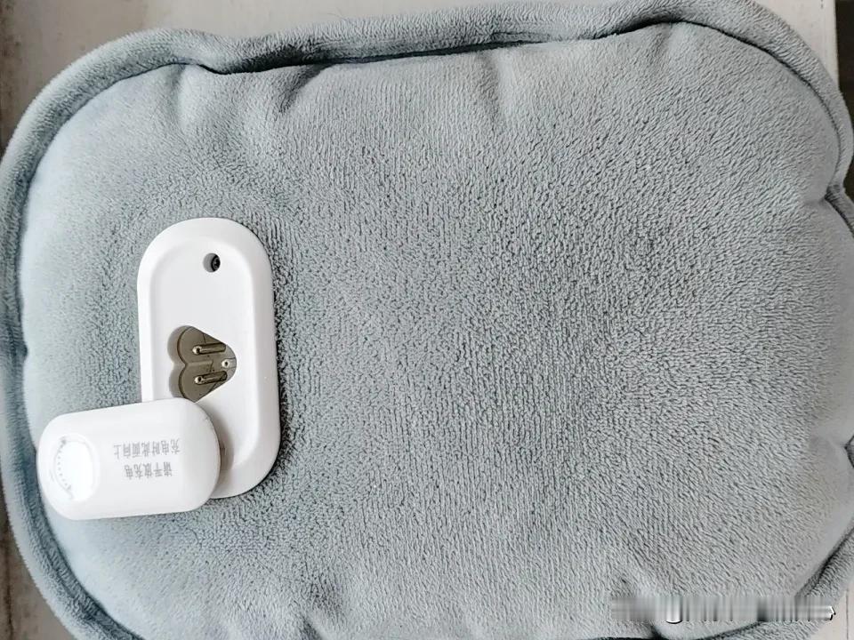 来来来，放下手机睡午觉之前，先回答我一个问题，您有没有扔过坏掉的充电式暖水袋？