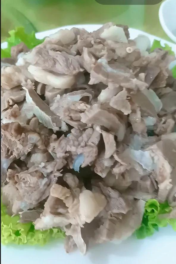 今天我们自驾从包头昆都仑区出发，一路北上固阳后又向奔向希拉穆仁草原。      
