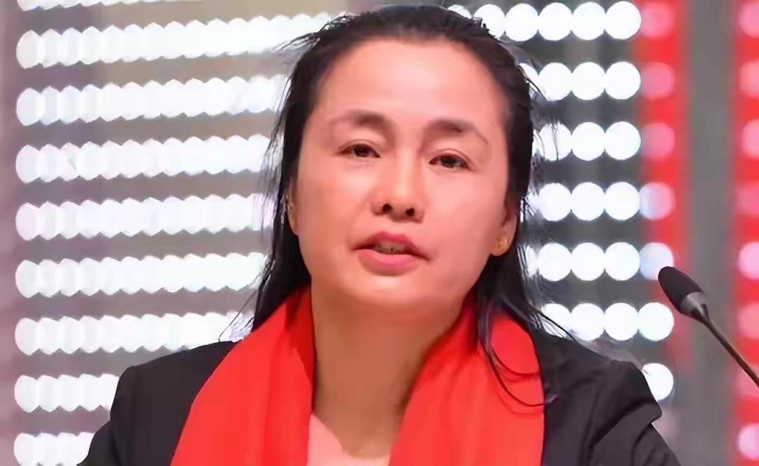 中国女首富范红卫，年营收做到8117亿，直接超越华为拿下民企第三名，很多人都好奇