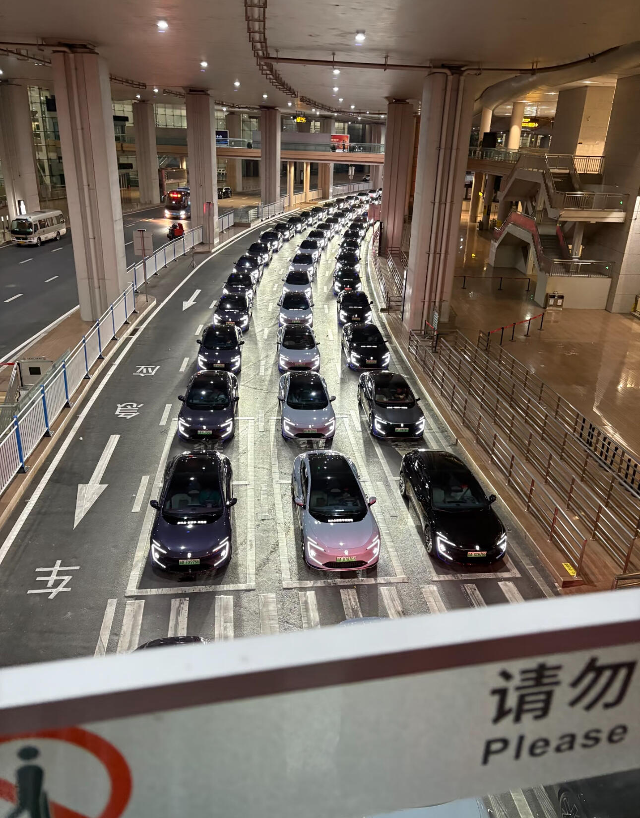 当阿维塔成了街车是一种什么感觉？视频来自网络 ​​​