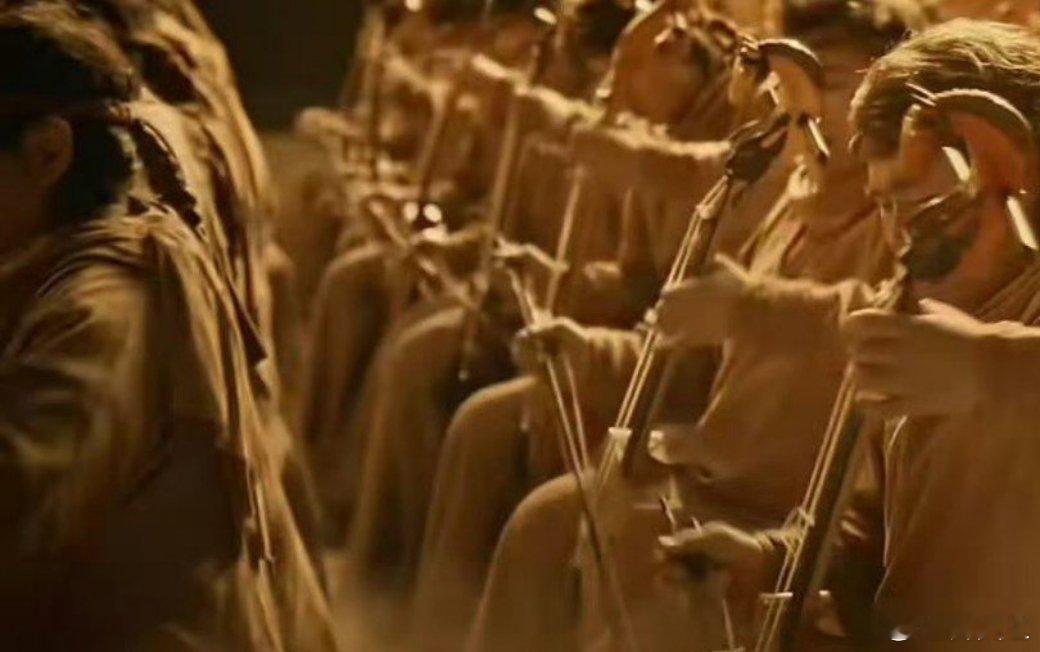 杨丽萍和千问的马舞封神 千问这波马舞太顶了！和杨丽萍老师配合得天衣无缝，仿佛看到