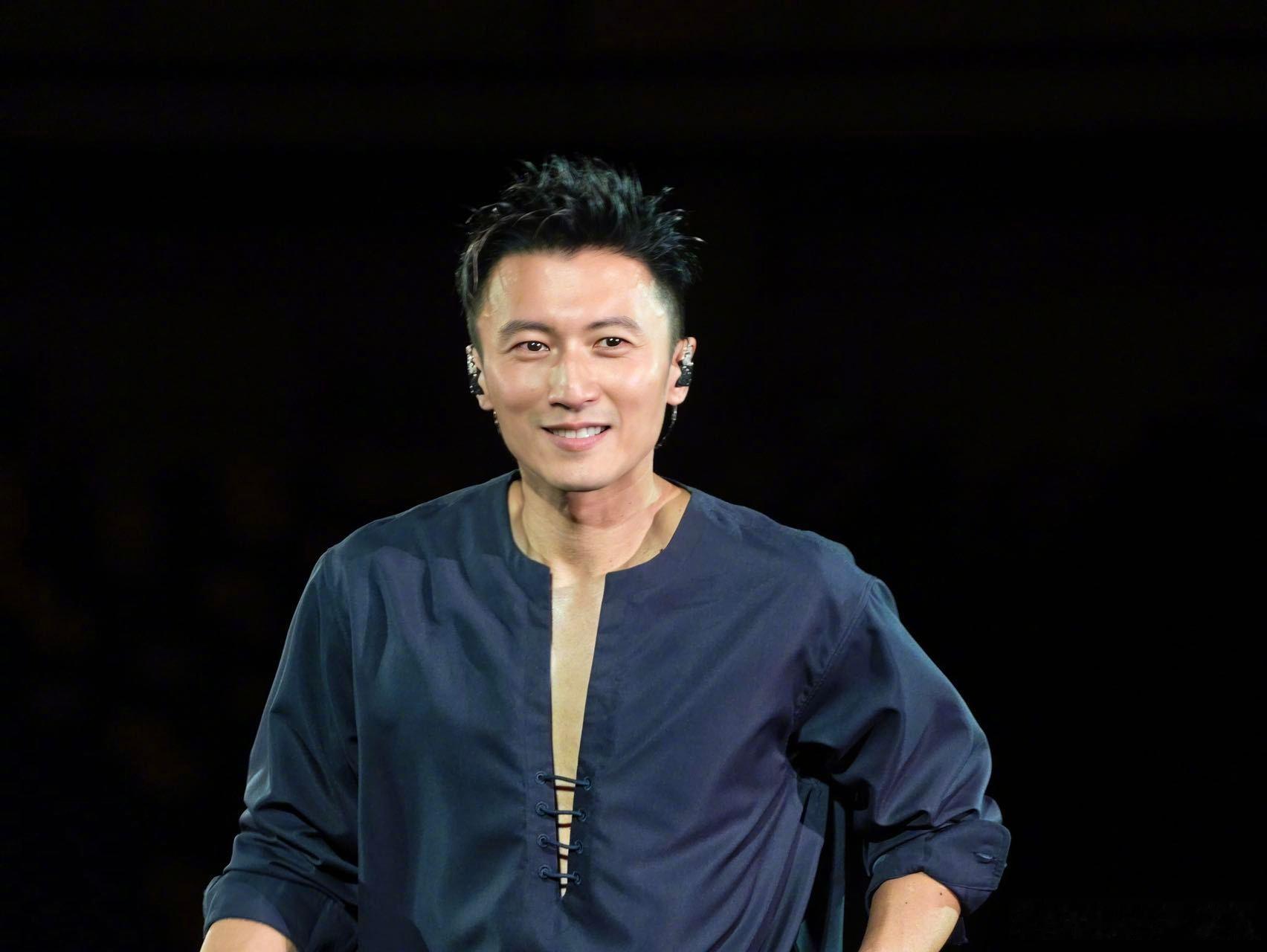 谢霆锋你麦霸吗 看完西安场的演出，只想实名认证谢霆锋的“顶级麦霸”属性，真的一开