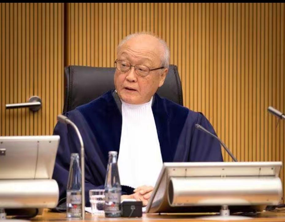 [该不该对“南海仲裁”幕后操盘手、日本人柳井俊二实施制裁？]
      今年是