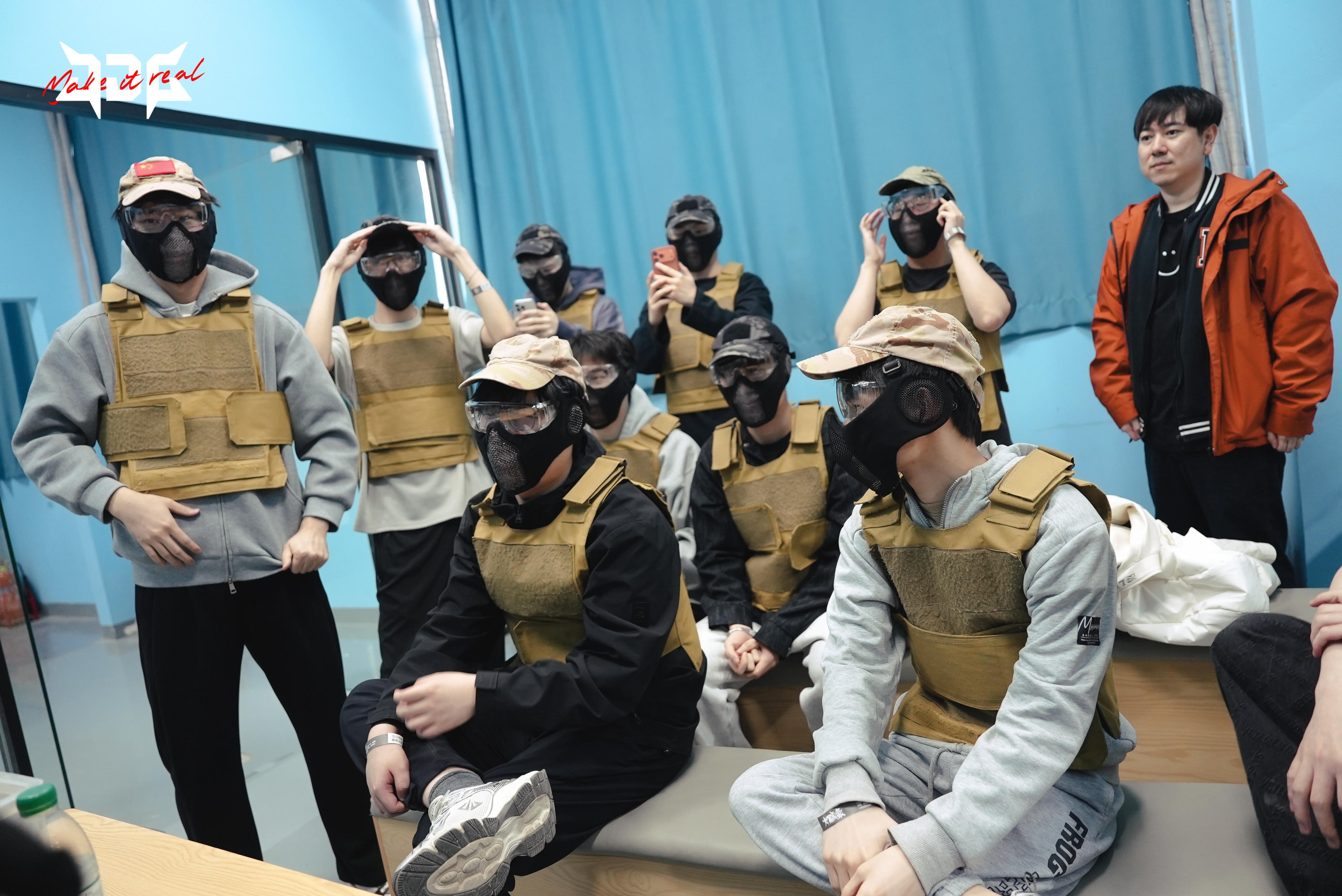 JDG分享队员春游返图：开始一场紧张刺激的水枪大战