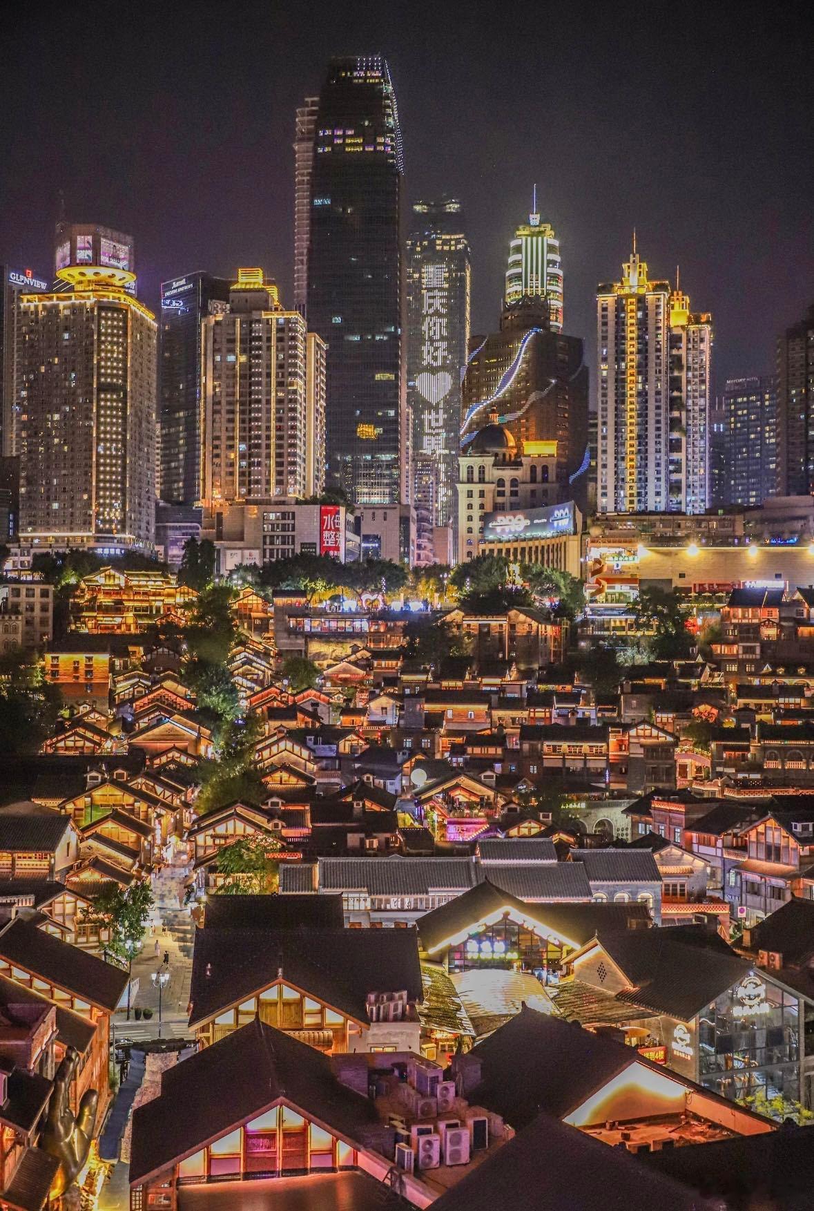 当我从战火燎原看到城市星光 当镜头转向城市星光的那一刻，莫名有一种想要落泪的冲动