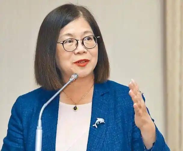 一张海上并航照片，引发台海新争议！美国海警与台湾海巡公开互动，管碧玲高调回应，背