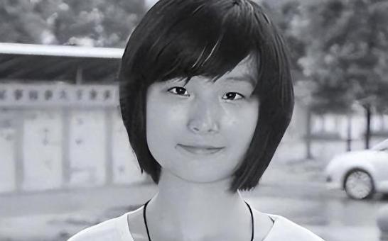 1999年，被父亲偷改志愿，湖北高考687分的女学霸错失心仪的北大，她难以接受，
