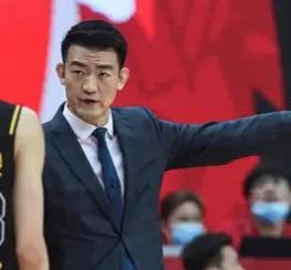 CBA长江后浪推前浪，终于把前浪拍在沙滩上！

球员直接升主教练！
是省时、省力