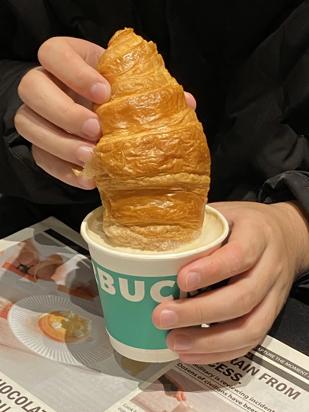 星巴克店员：今天你是第二个这样吃的🤣🤣
