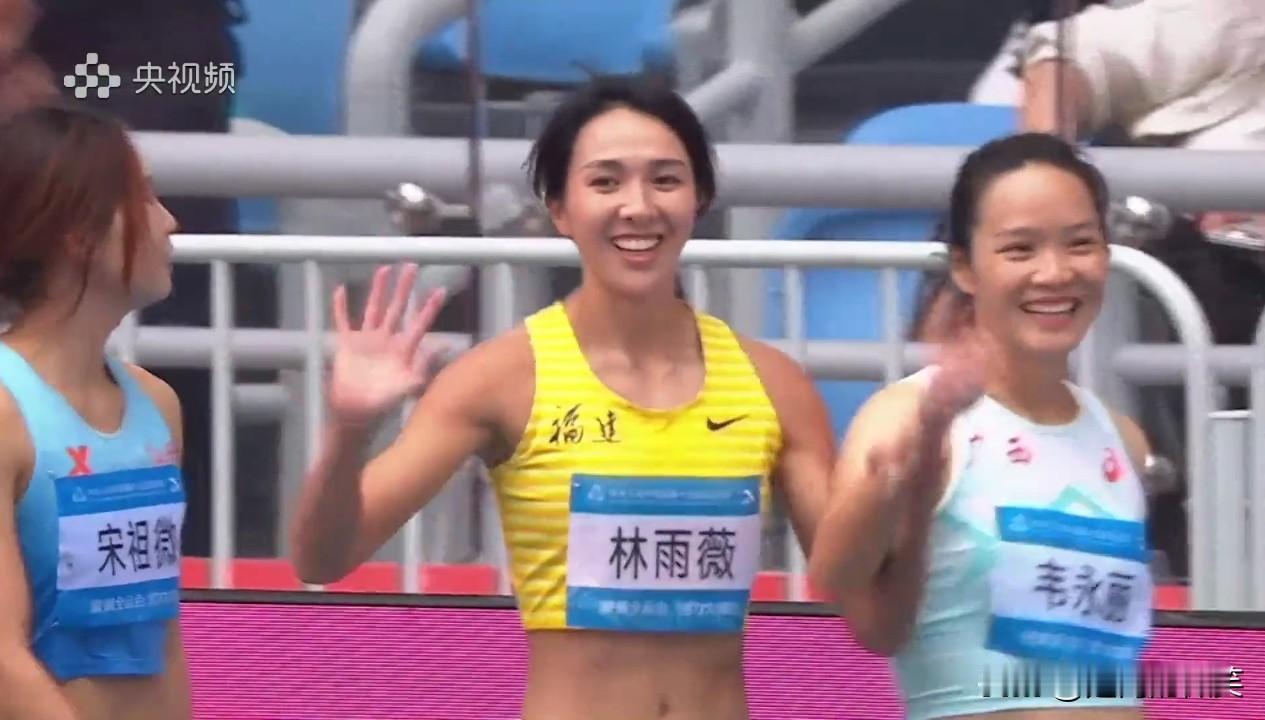 全运会田径4x400米混合接力，预赛前三：
第1名，河北队，3分21秒10，刷新