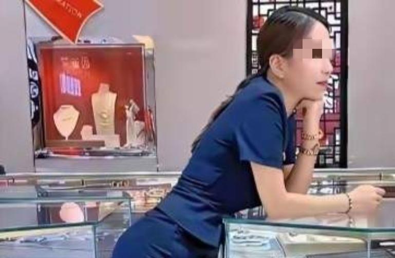 私密视频的传播已逾越法律底线，无论当事人行为在道德上如何争议，其隐私权不容侵犯！