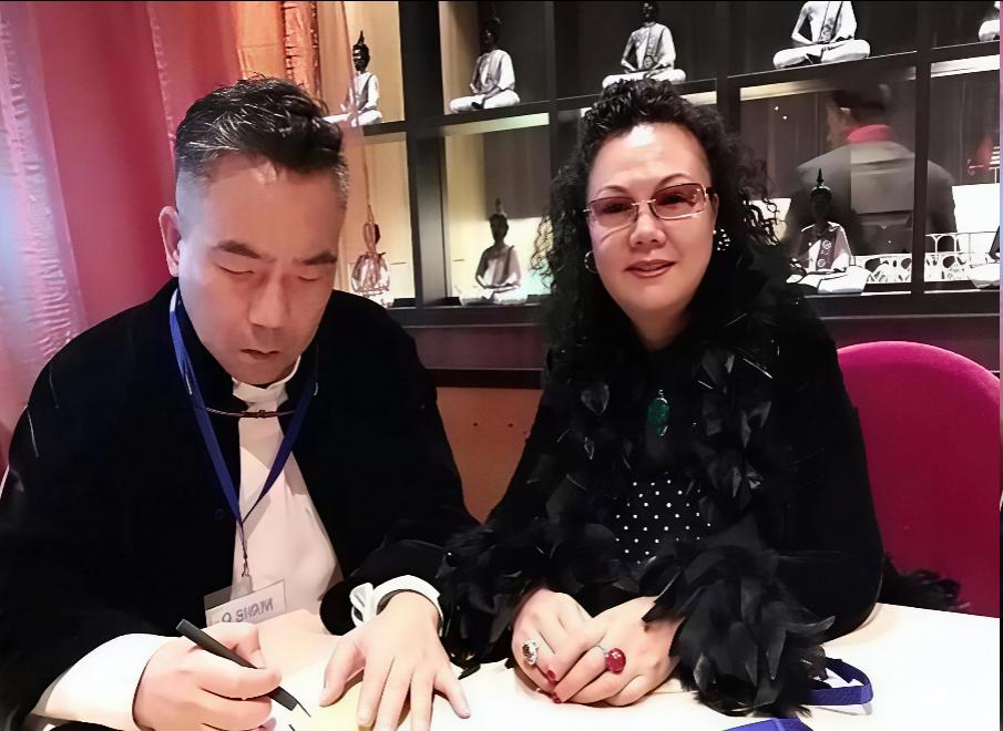 当年瞒着杨进明拿北京户口，如今杨议两口子的局面，有多么讽刺？

2002年，杨议