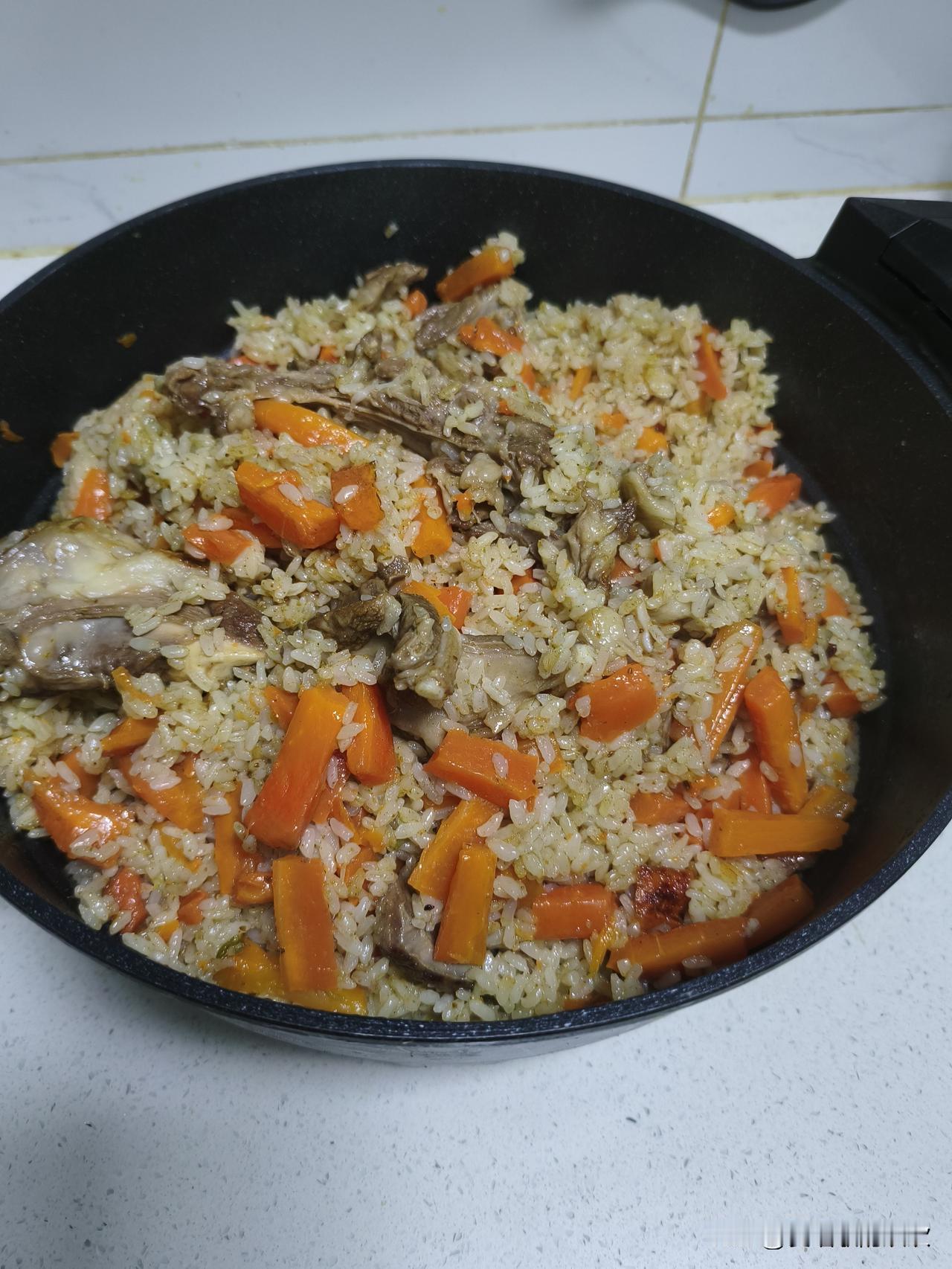 我是乌鲁木齐人，73年属牛的，今年53岁。离婚已经8年了。

晚上临睡前，我做了