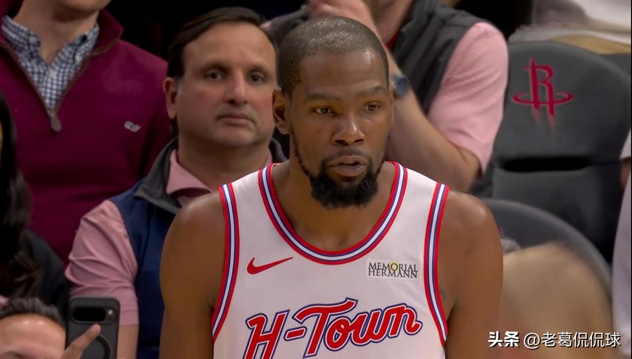 火箭超级球星杜兰特真是气死人了！在今天火箭主场迎战湖人的焦点战中，目前两队的上半