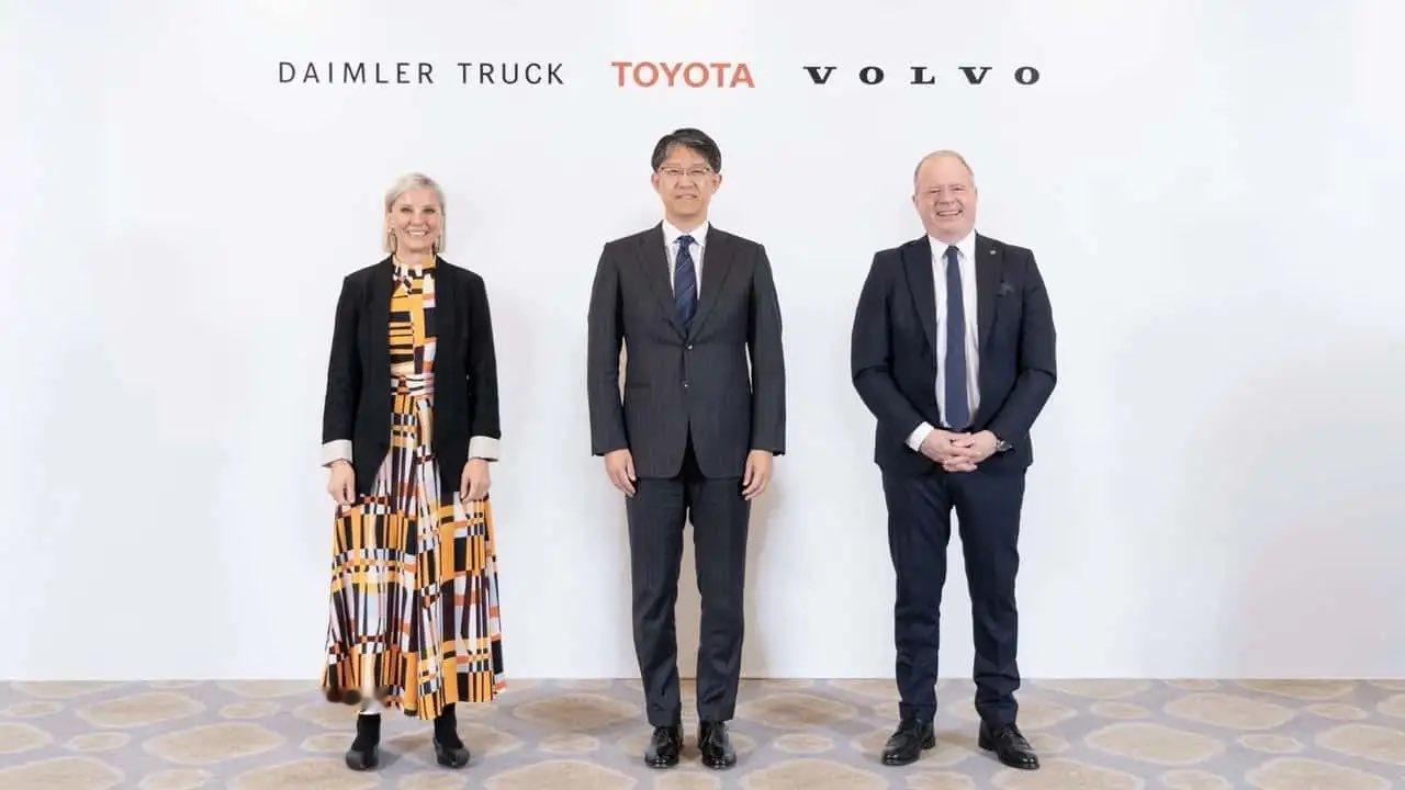 丰田汽车还没放弃氢能源车最近它和戴姆勒卡车以及沃尔沃集团一起签了一份非约束性协议
