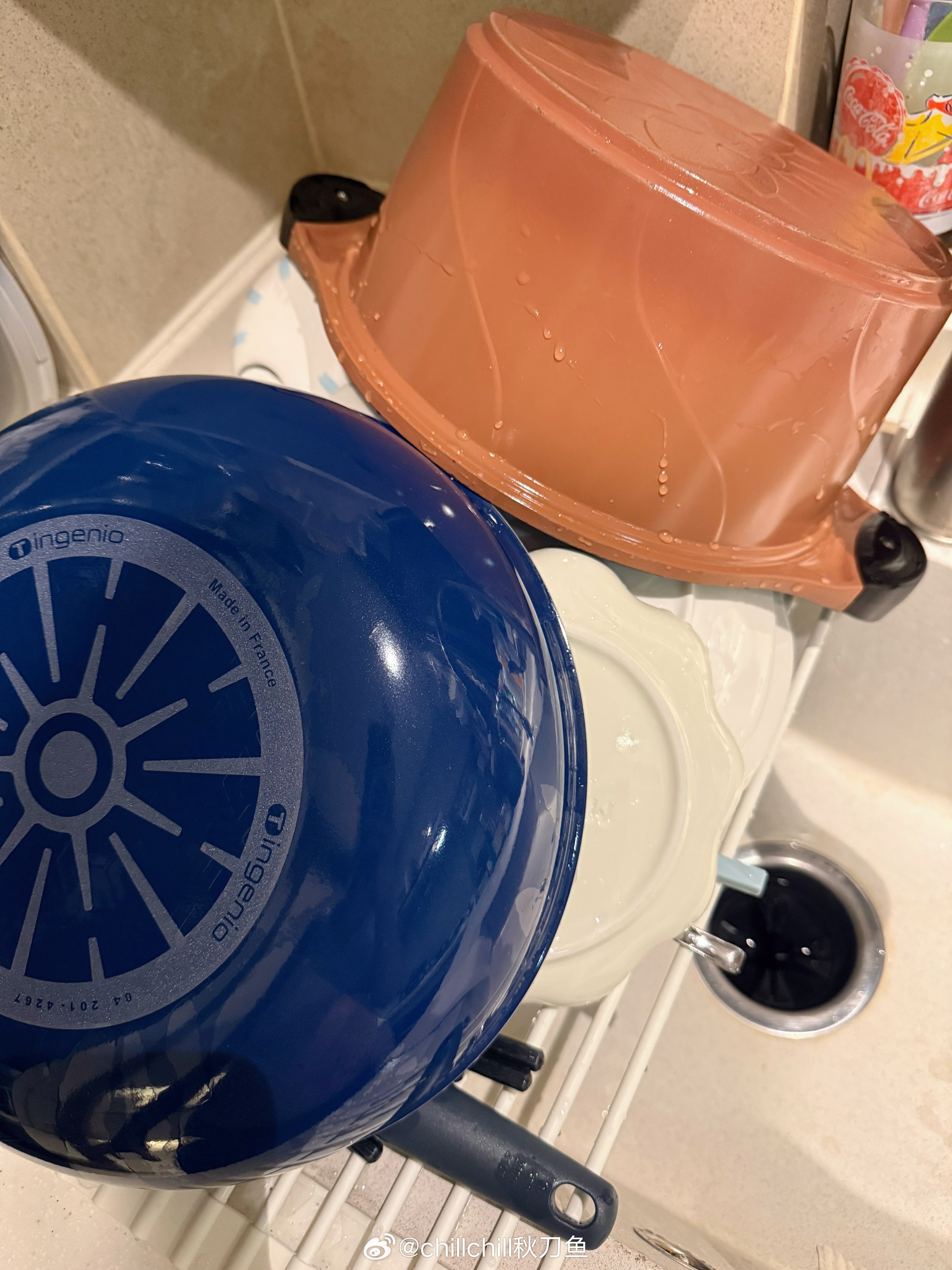 每次看着没几个碗就想着手洗一下算了，洗完发现是一大堆又开始后悔没用洗碗机。