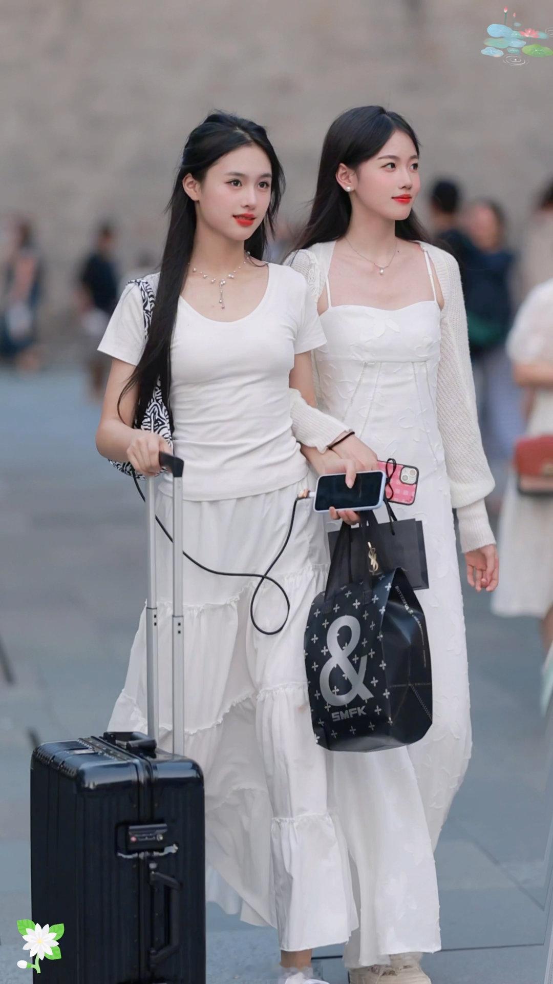 l【成都街拍】周六，宝贝们早安！丨摄影拍照每日穿搭