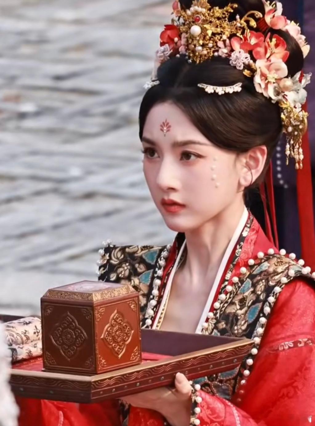 宋祖儿《司宫令》吴蒖蒖红衣受封礼路透！期待喽！ 