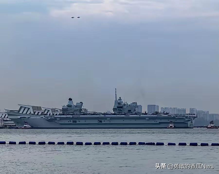 英国航母在南海遇到中国055万吨大驱编队！

当地时间9月30日，据英国媒体报道