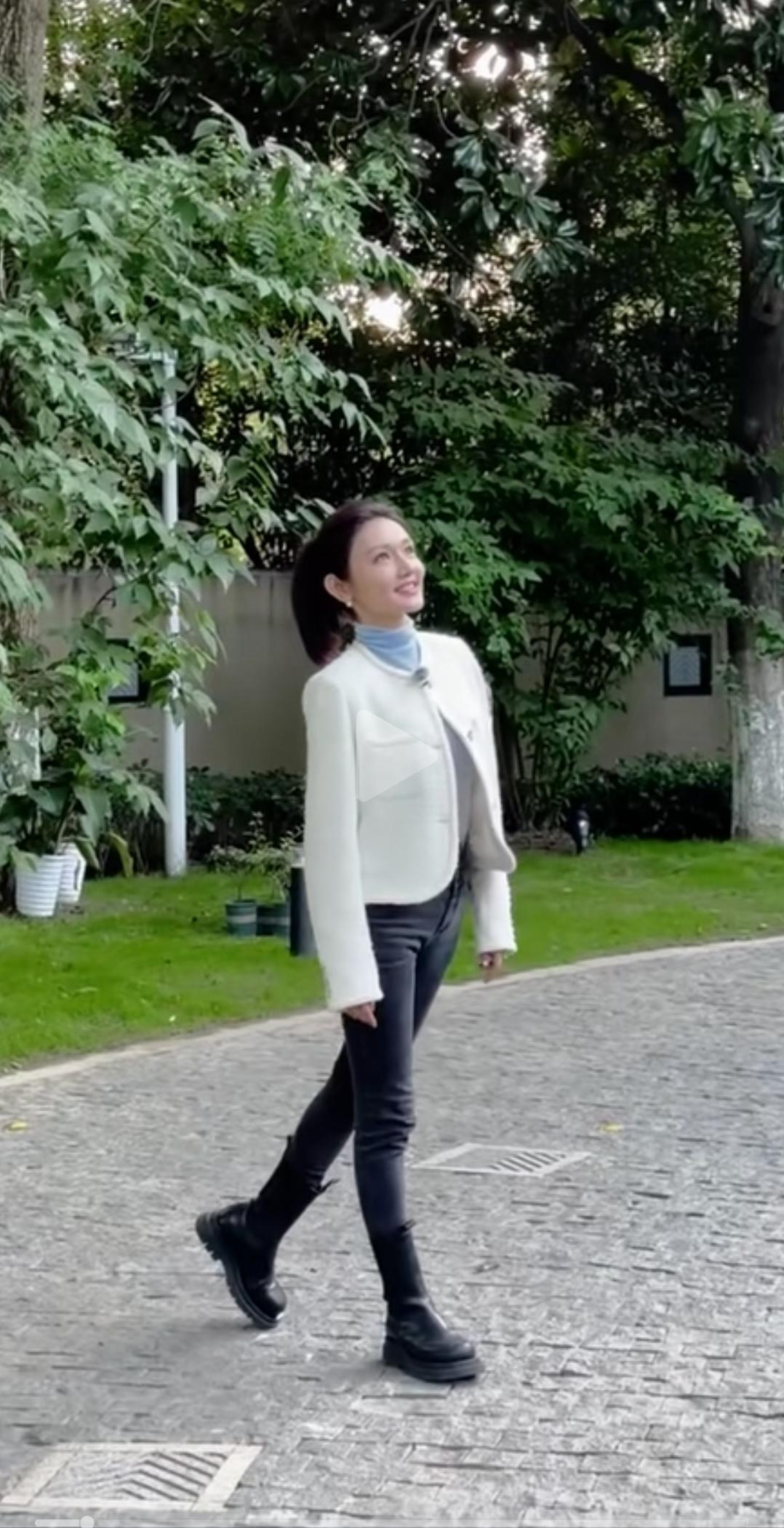 小脚裤都过时了，为什么龙洋穿着还这么好看。