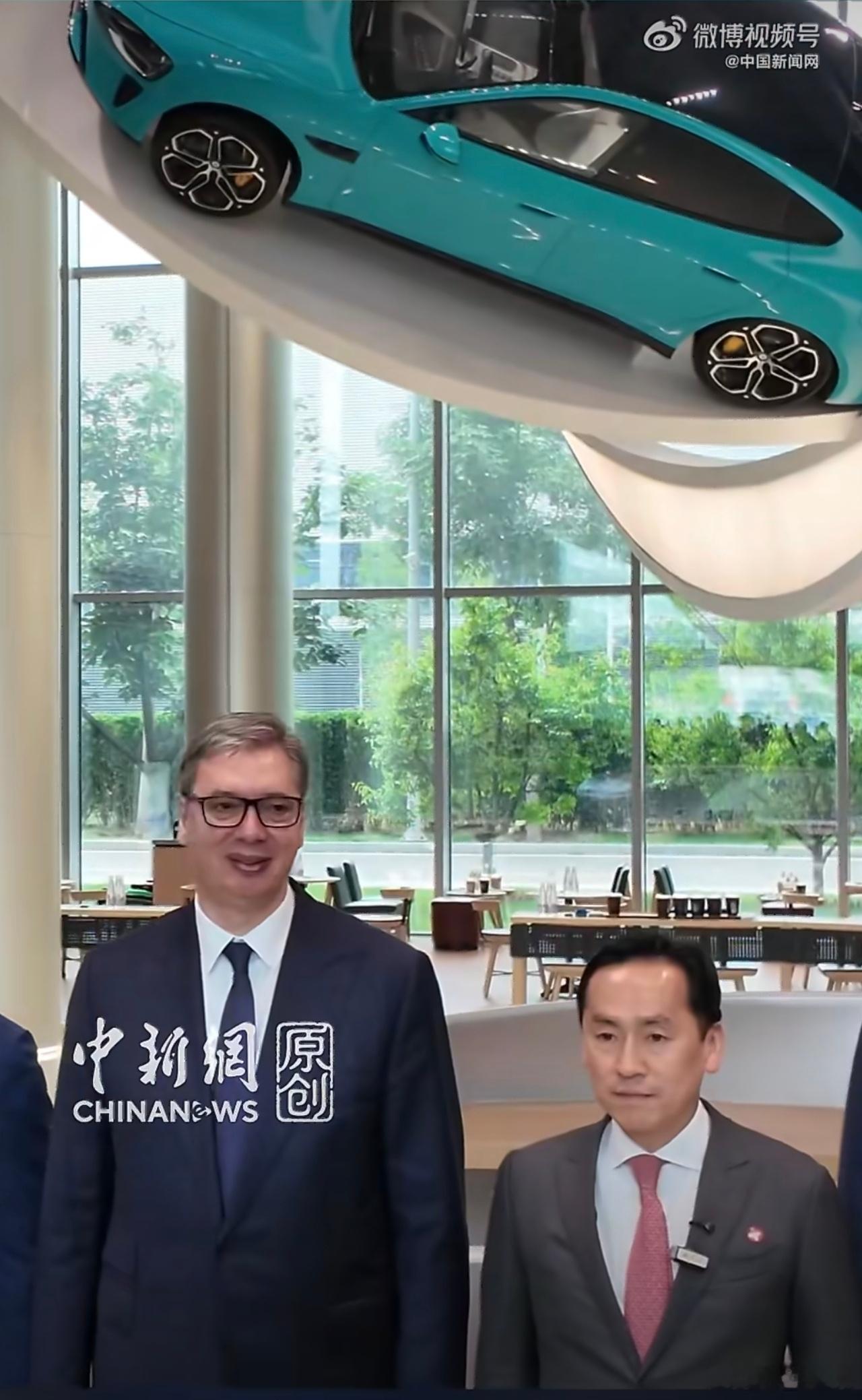 武契奇到小米汽车工厂参访武契奇真高啊，小米汽车工厂也成为北京外事接待的一张名片了