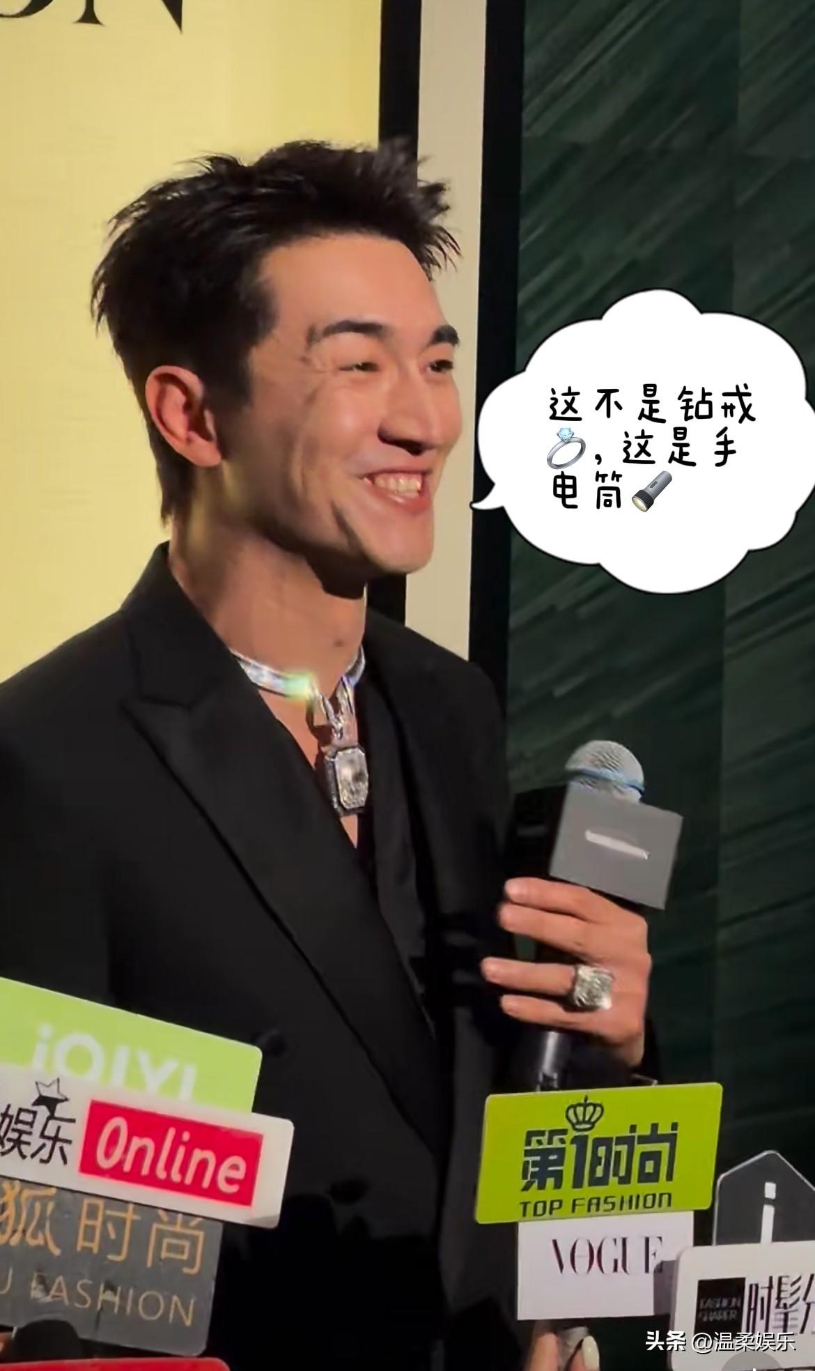 林更新被自己手上的大珠宝给逗笑了！
林： “这么奇葩的钻戒💍我看着都可笑”，“