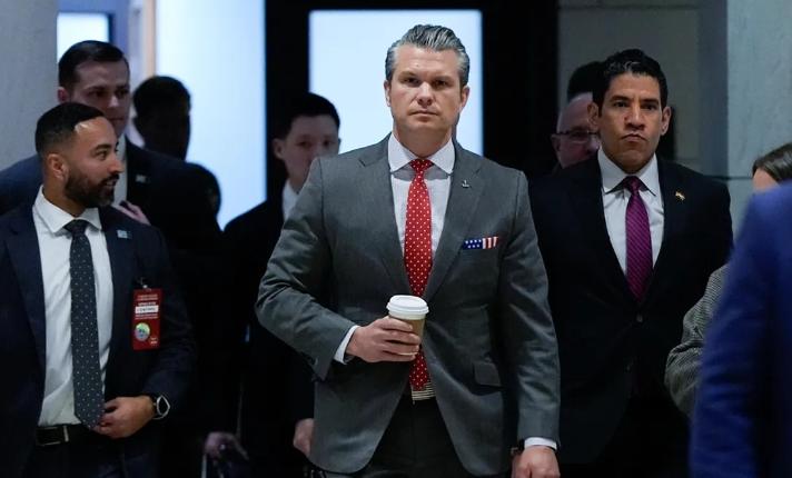 【赫格塞思一边筹谋打仗，一边寻思发战争财】特朗普利用影响力、决策权和信息差为个人