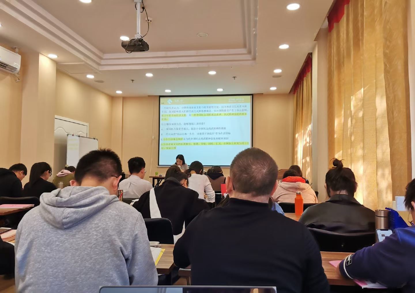 为什么那么多学生，最后选择了纵横带学班？市面上从来不缺课程。真正稀缺的，是一个真