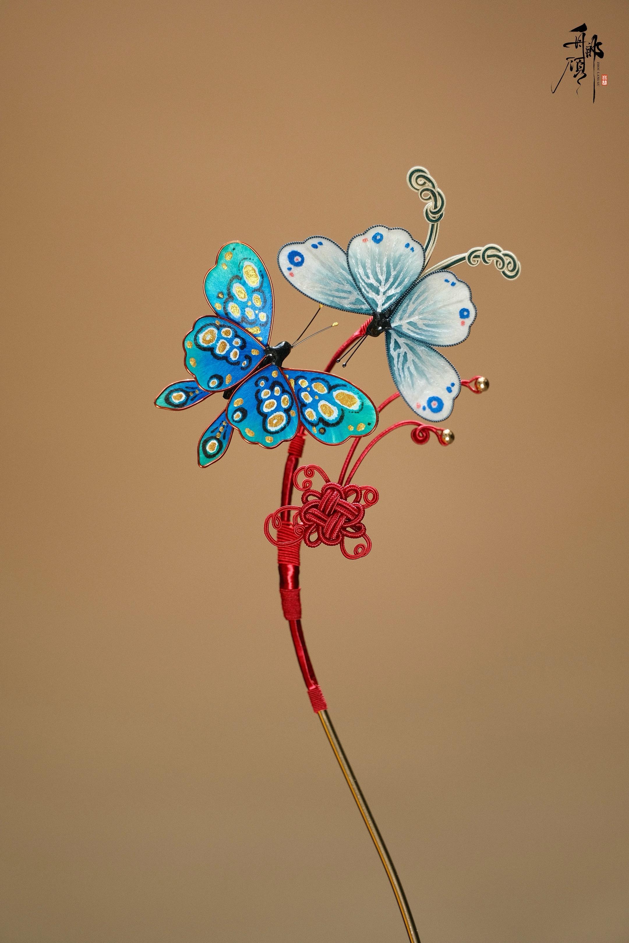 结构基础，细节就不基础。用绕花丝作蝴蝶燕尾，构图参考了「弘历雪景行乐图...