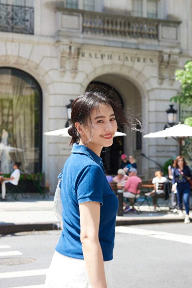 学高圆圆松弛感拍照姿势，温柔大方，慵懒好看，在路边也能美出片