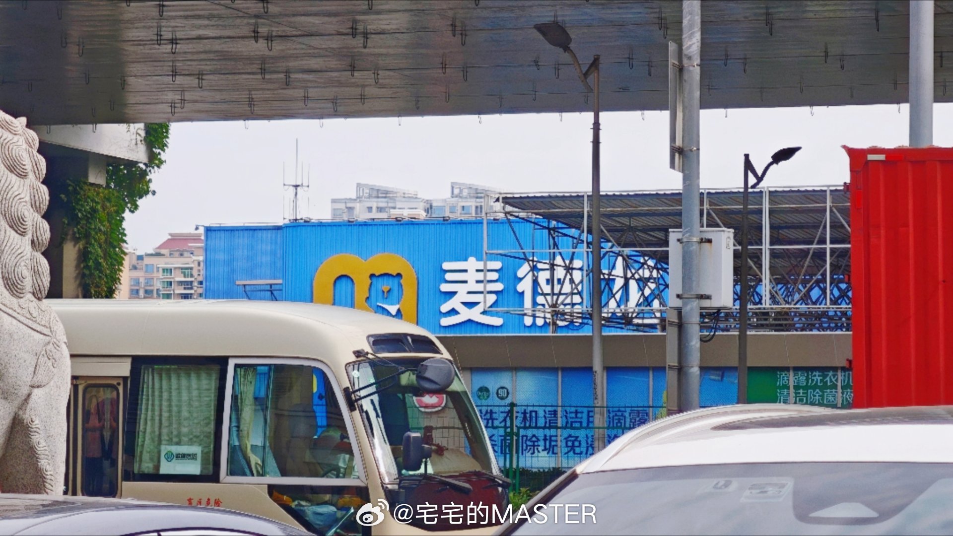 不过有时候想想龙阳广场和对面麦德龙都要开了快三十年了  磁悬浮都要开了20年了要