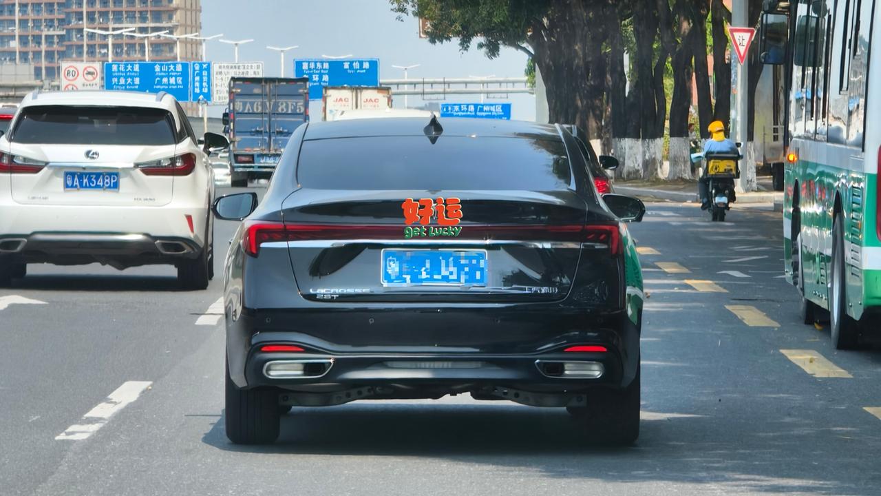 第一眼，你会认为这是什么品牌的车？
以前我们想要的美系元素都没了...
你觉得这