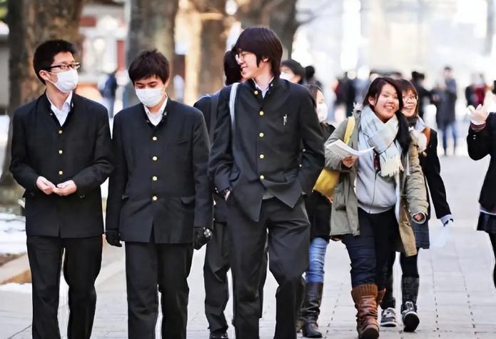 日本人越长越矮了！有不少人发现，如今日本人的后代一代不如一代，更是主要体现在身高