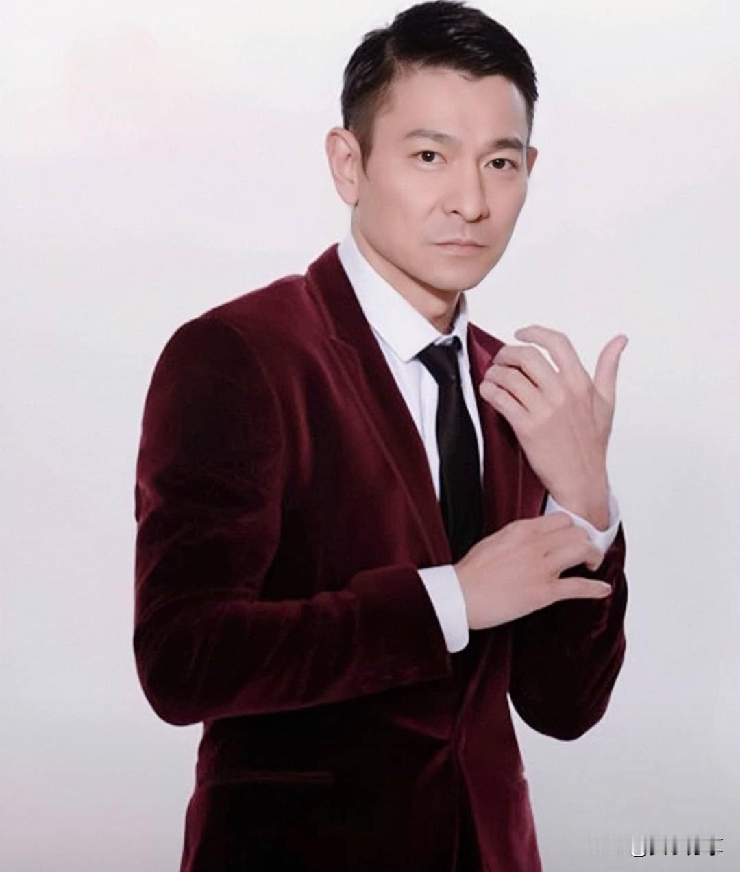刘德华，线上演唱会，感觉没以前唱的好了，好多歌唱不完了，老了64岁了，赶紧退休吧