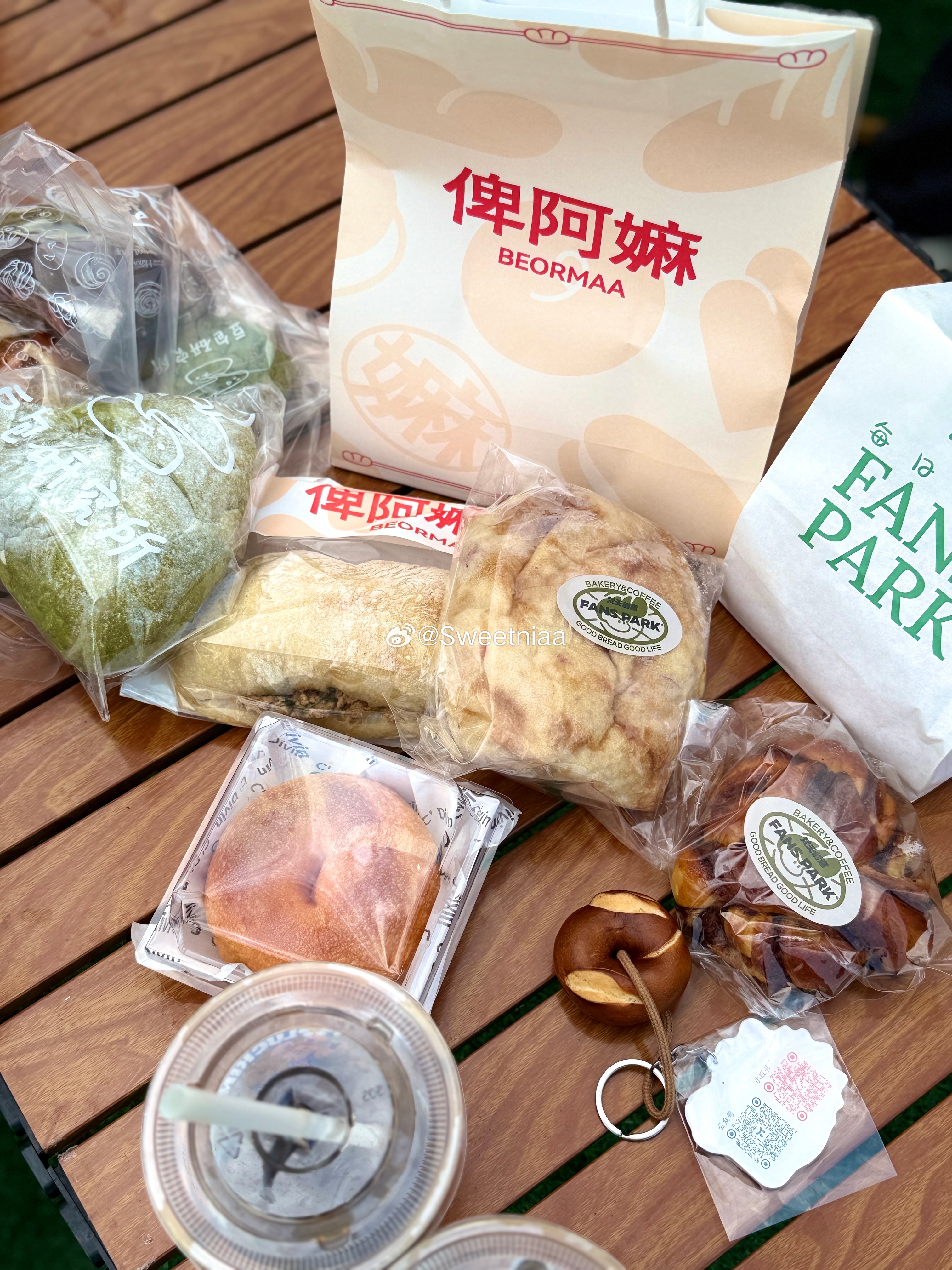 去了面包节吃了好几家种草很久的也确实很好吃（但我还是期待4.18的膨胀节[aws