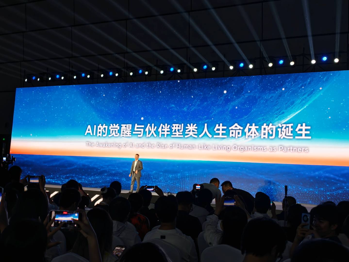 【全球首台机器人手机荣耀RobotPhone开启全渠道预约】RobotPhone