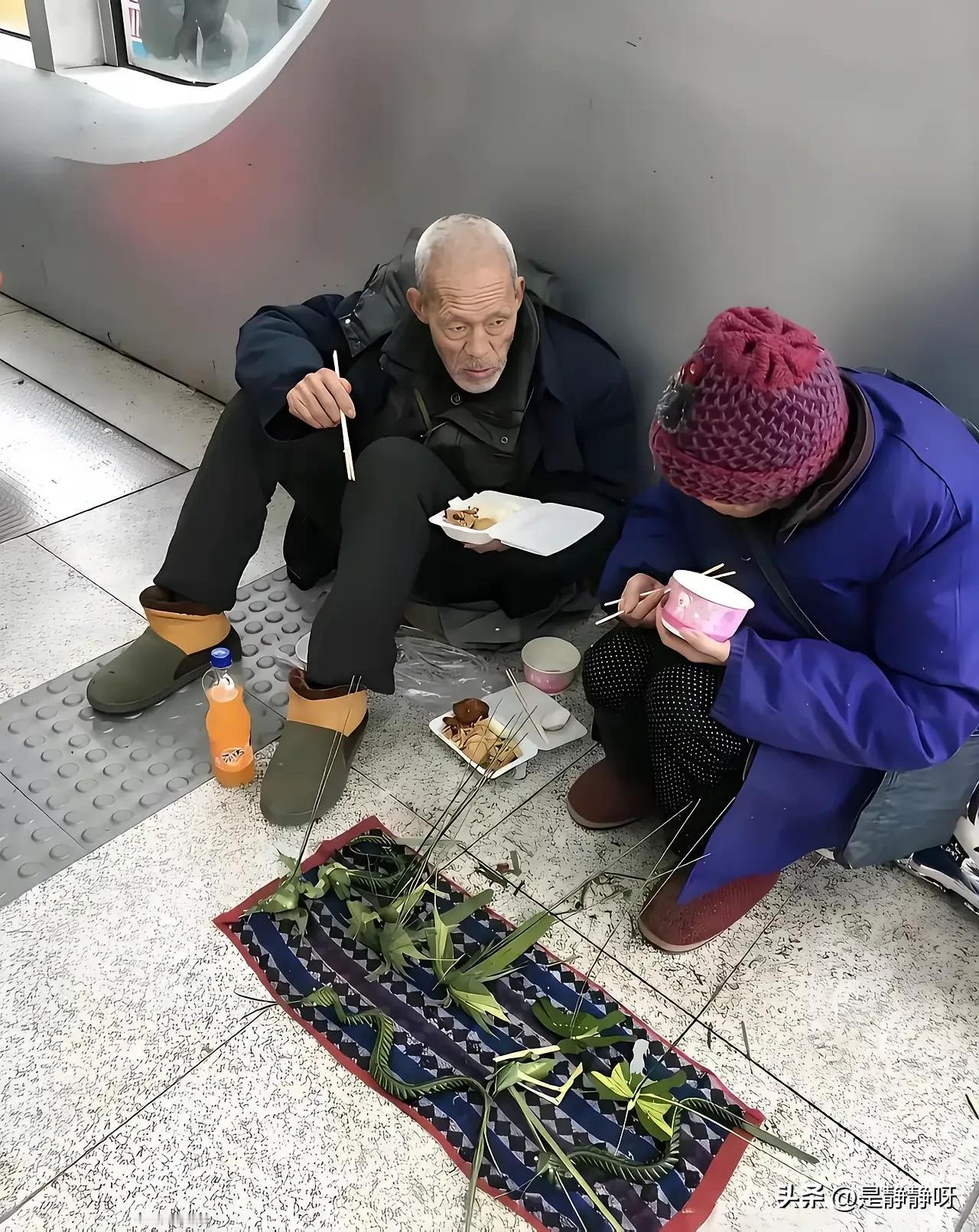 我觉得她们应该没退休金，你们觉得呢？