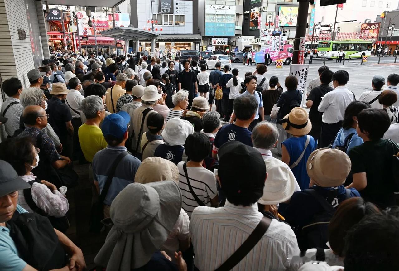 其实日本共产党在日本基层还是有很强的民意基础的，也有很强的号召力！目前日本共产党