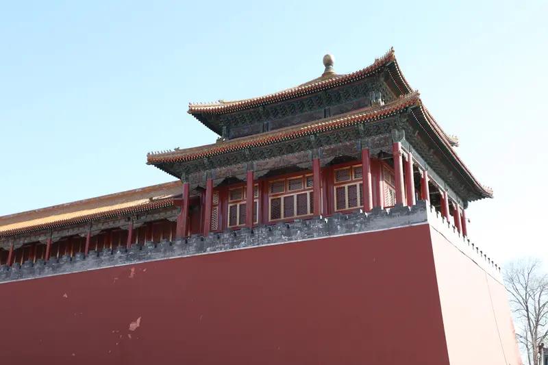 没想到闹了个常识性的笑话！
前段时间听反腐小说，里面把北京称为四九城。我还自作聪