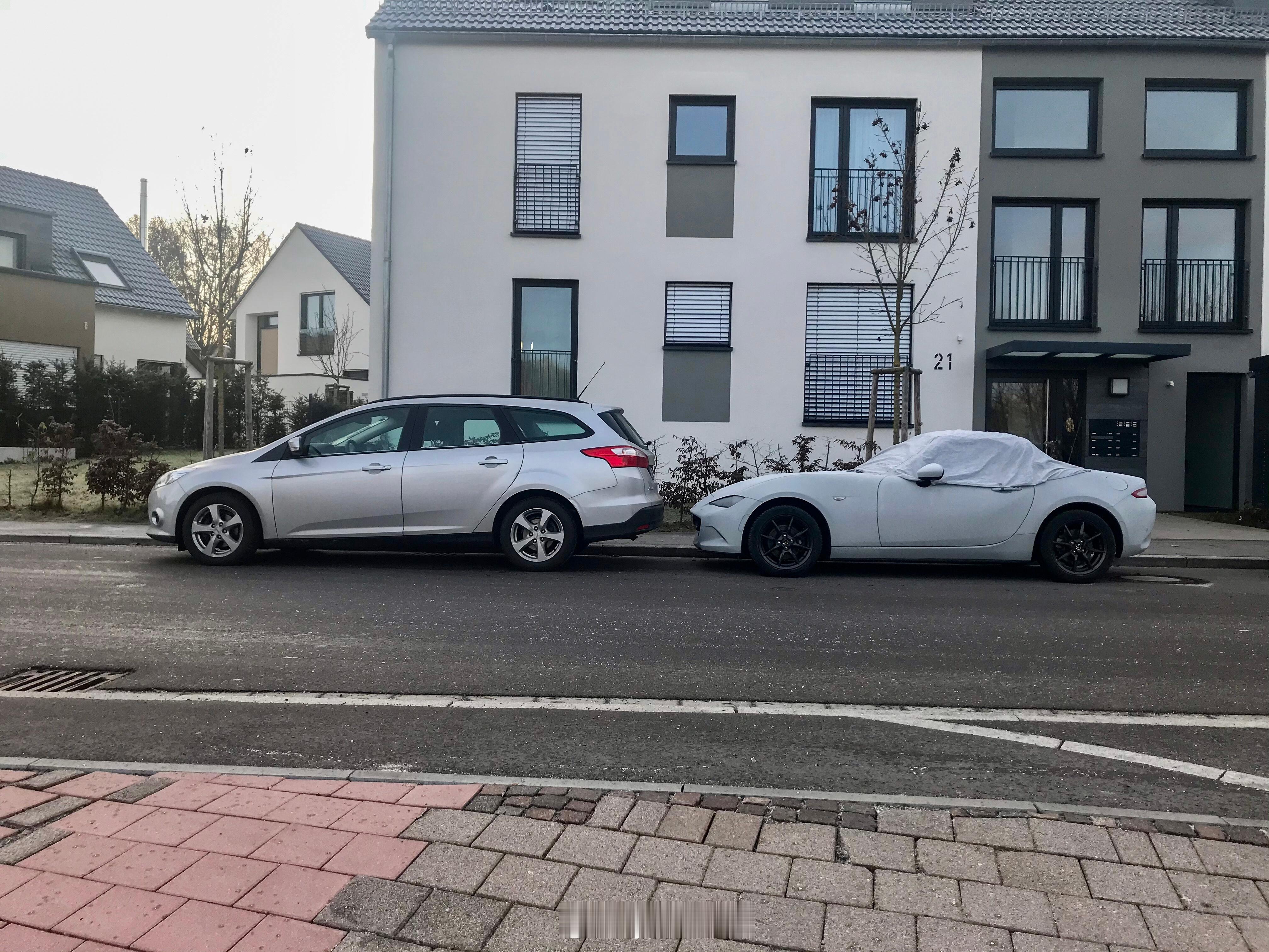 翻照片看到了这辆曾经短暂拥有过的福克斯旅行，当年为了往返斯图亚琛买的长途车，空间