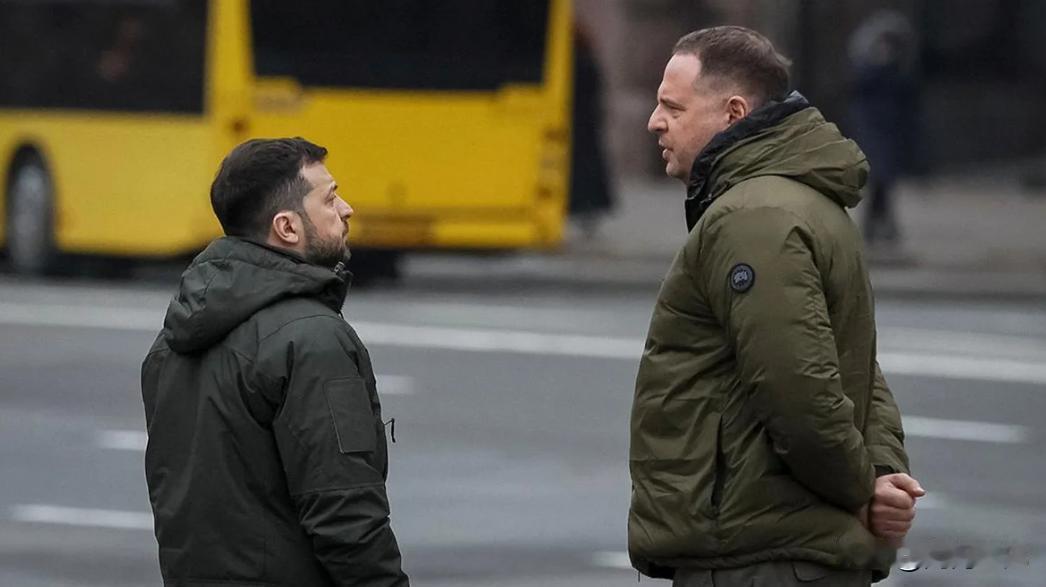 乌克兰反贪局深挖叶尔马克案
 
 
 
【"在搜查过程中查获多台笔记本电脑及手机