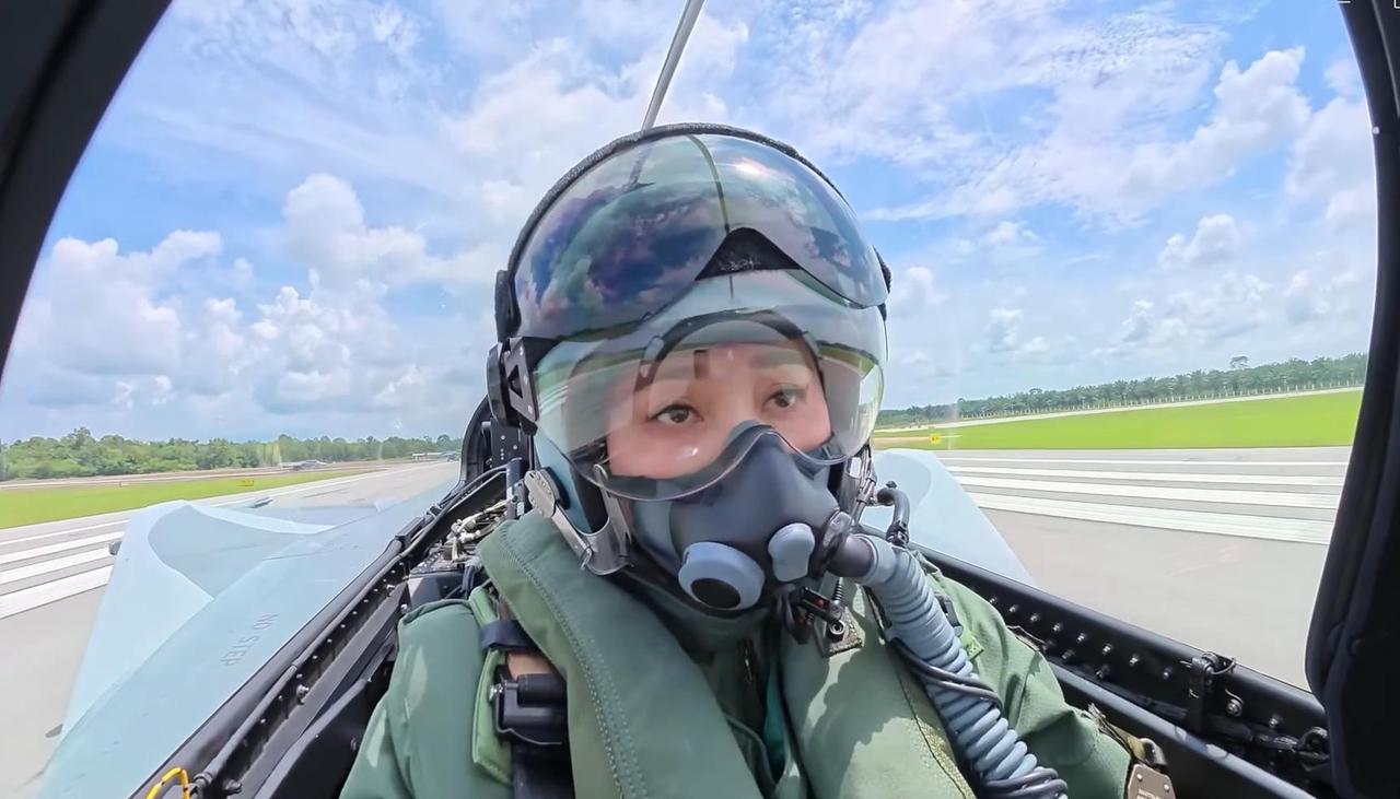 可能是受国王影响，泰国王后苏提达自1990年首次飞行开始，驾驶过机型包括T-41