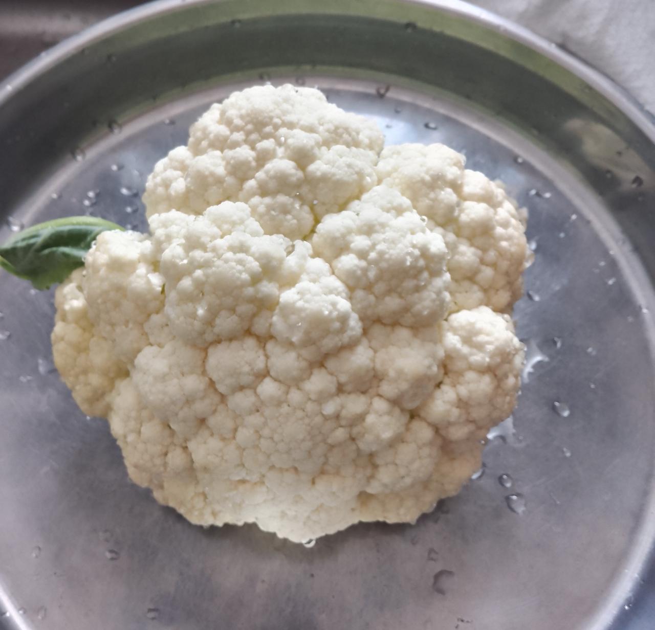 今天说一说广州的本地菜花和台山大菜花，以前我喜欢买本地人种的白色菜花，因为煮熟是