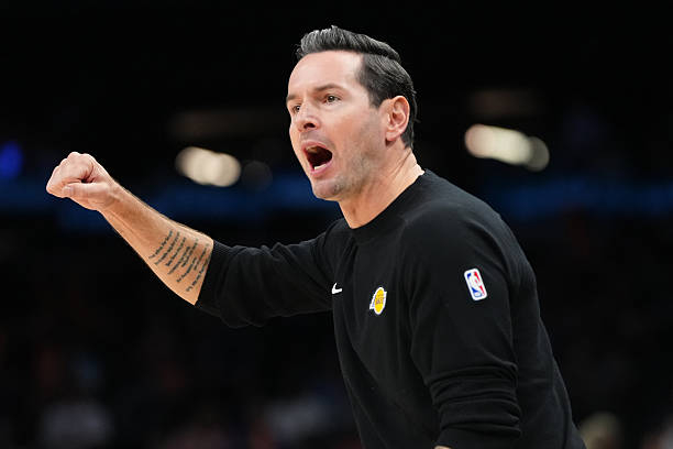 4场季前赛过后，湖人1胜3负，进攻效率第27，防守效率第19，净效率第25，虽然