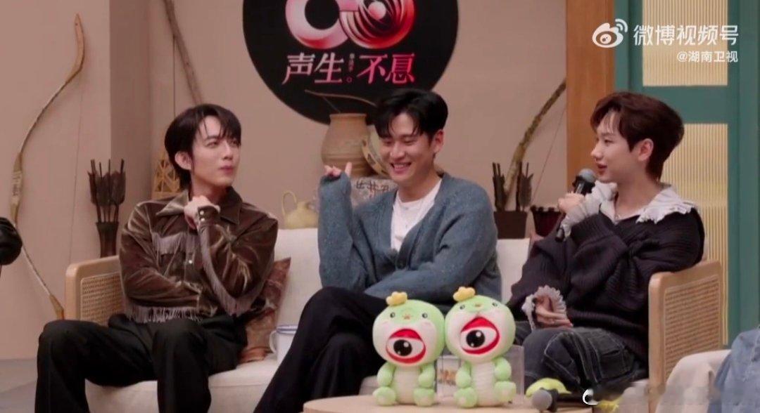 汪苏泷的社死搭子升级换代！林宥嘉的低调内敛+周兴哲的呆萌配合，完美适配洗杯子这项